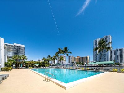 800 Parkview Dr APT 1031, Hallandale Beach, FL, 33009