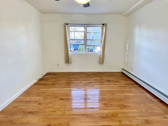 3rd image of 372 Colony Ave Floor 1