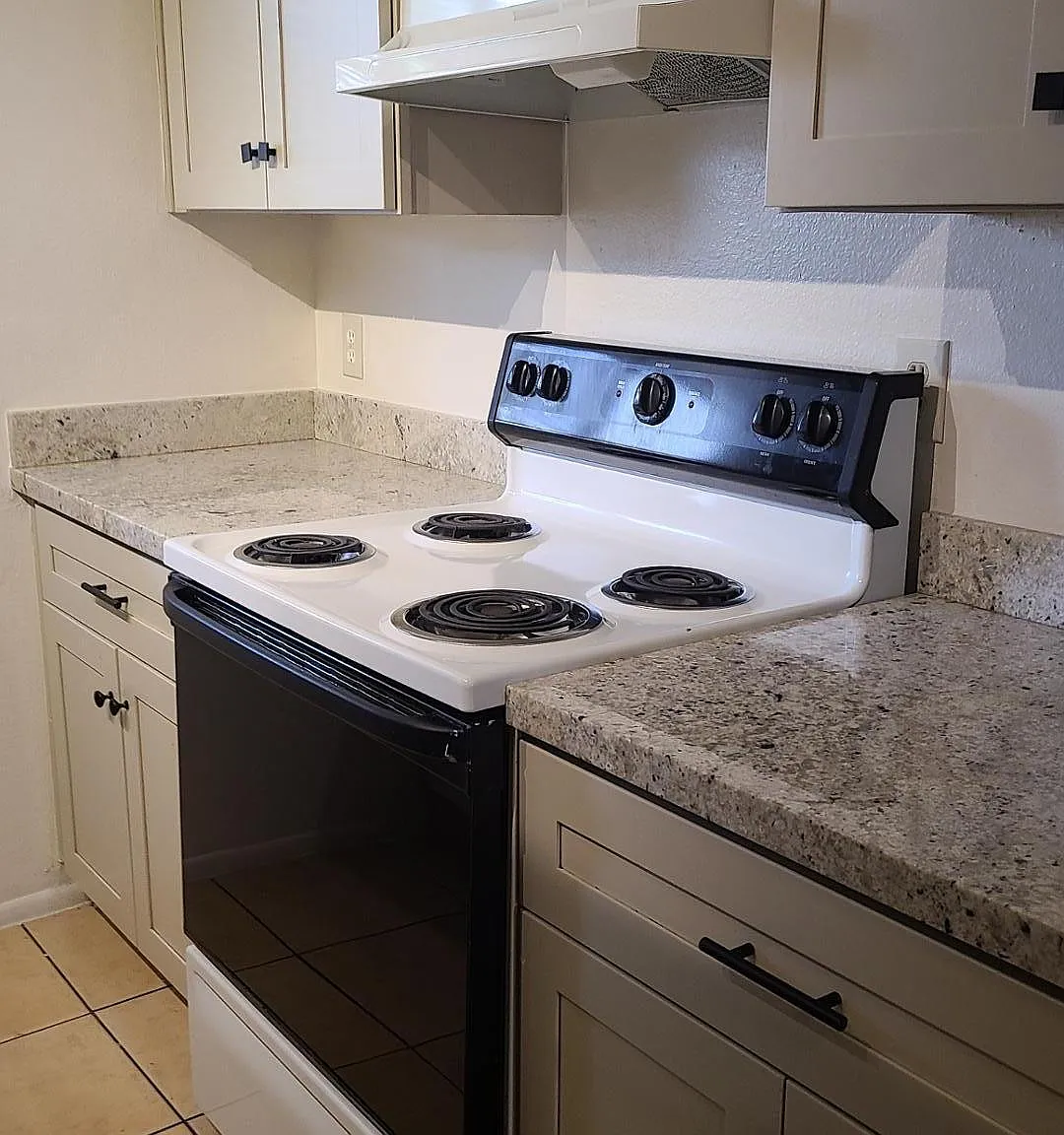 1 bed, 1.0 bath, 5674 sqft, $750 — Photo 1