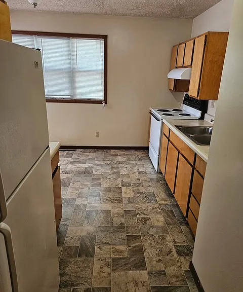 206 W Grand Ave — Photo 3