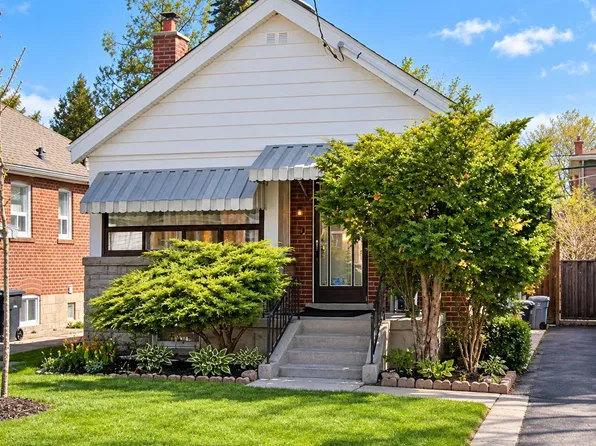 11 Hutton Ave, Toronto, ON M4C 3L2
