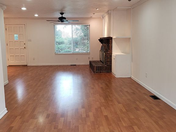 5th image of 500 Gladiola St