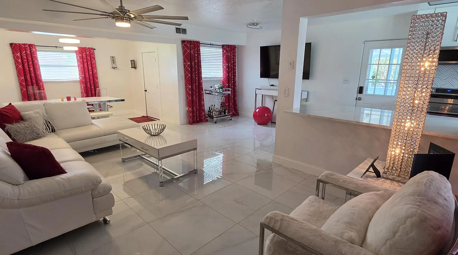 3 bed, 1145 sqft, $2,500 — Photo 2