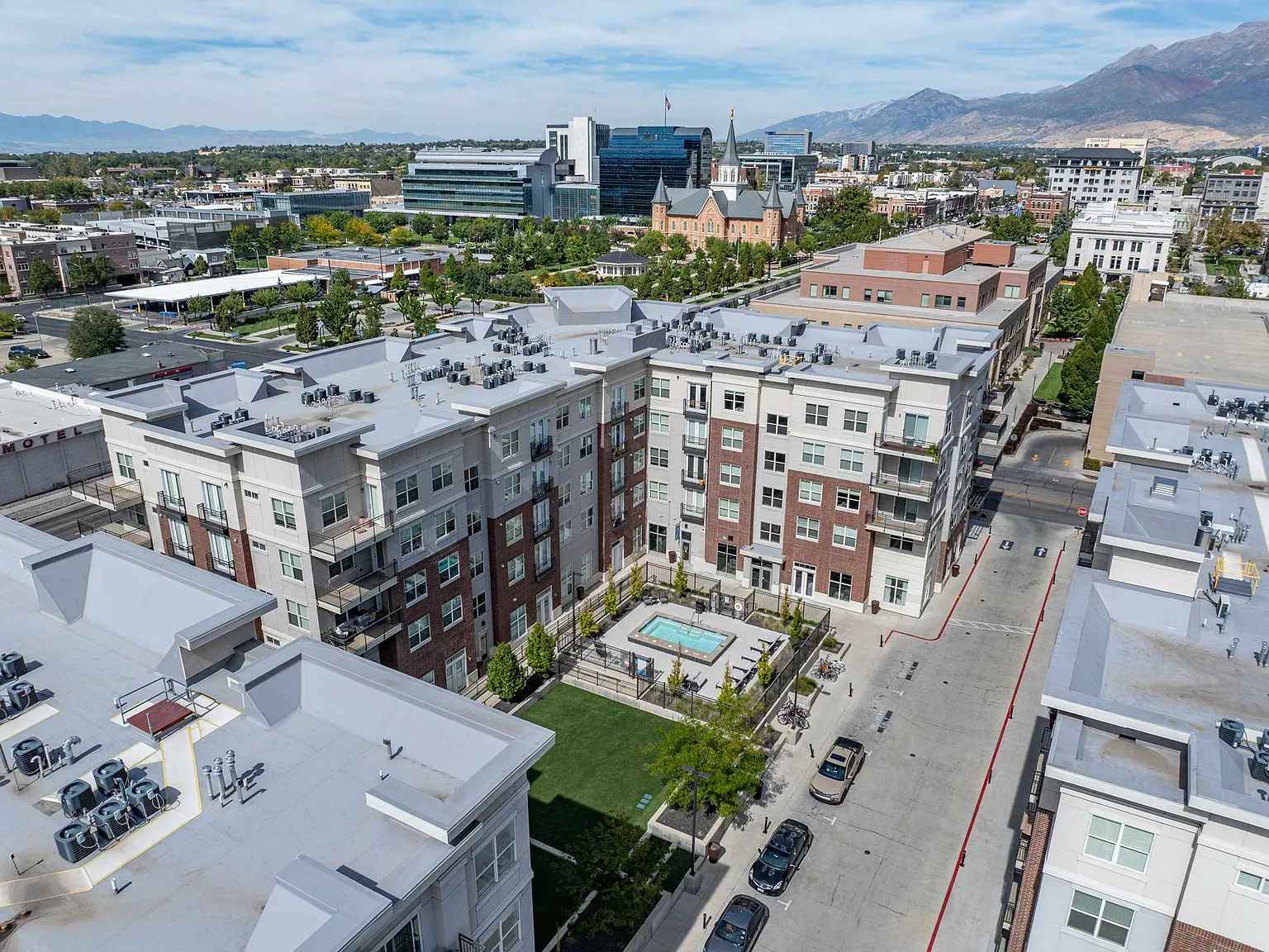 200 City View — Photo 2