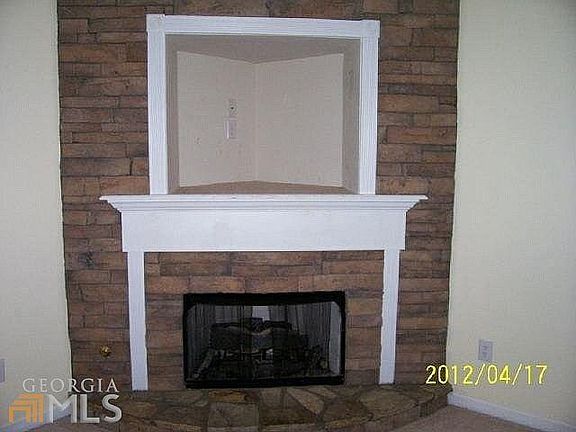 4th image of 38 Shadowbrooke Cir