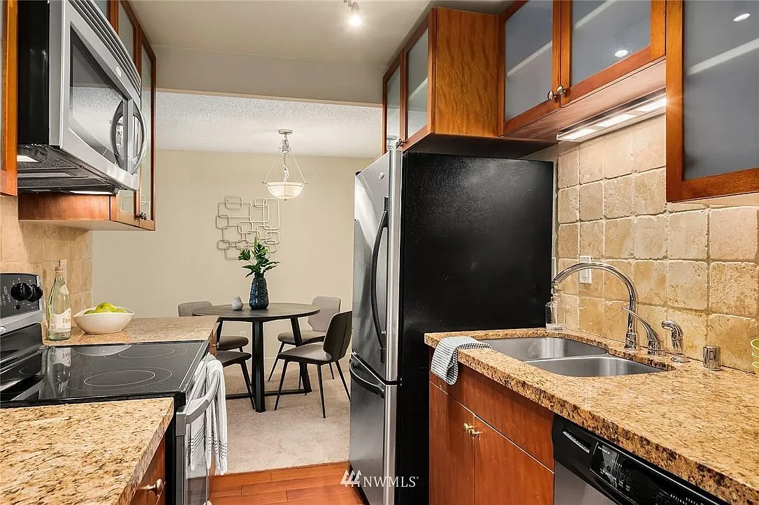 2 bed, 918 sqft, $3,095 — Photo 4