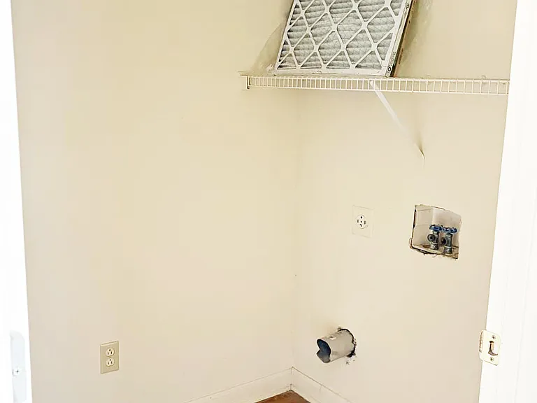1639 Mitchell St #A — Photo 5