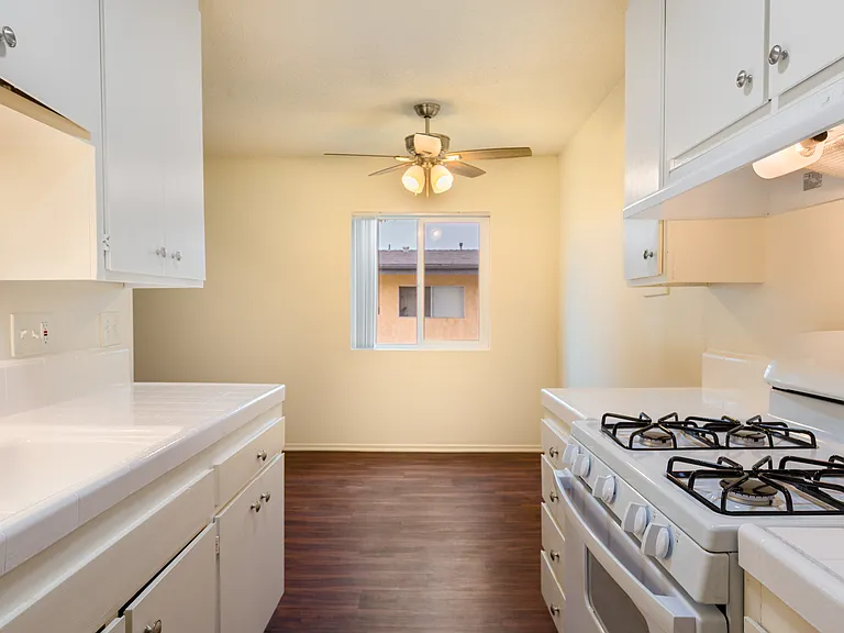 Southwinds Apartments — Photo 9