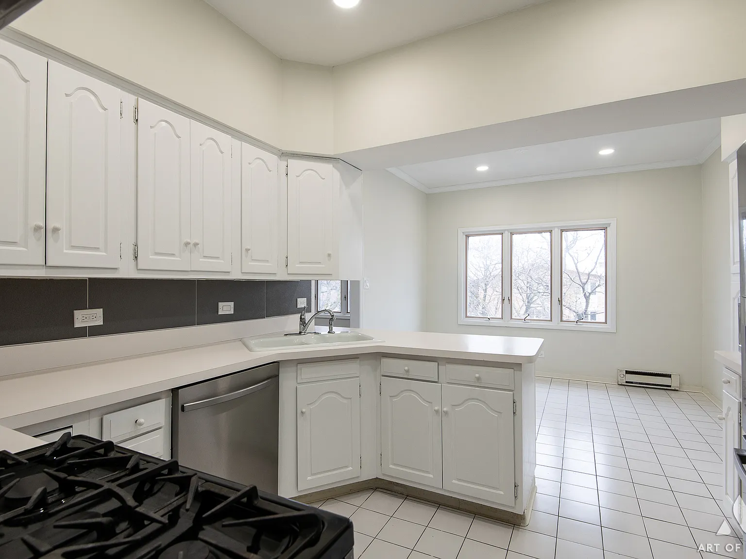 3 bed, 1910 sqft, $2,700 — Photo 2