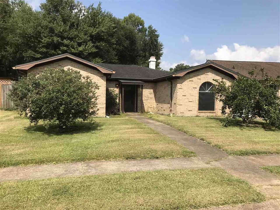 1st image of 104 Willow Bend Dr