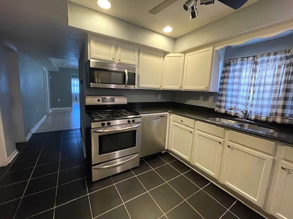 1st image of 5206 S Lockwood Ave #1