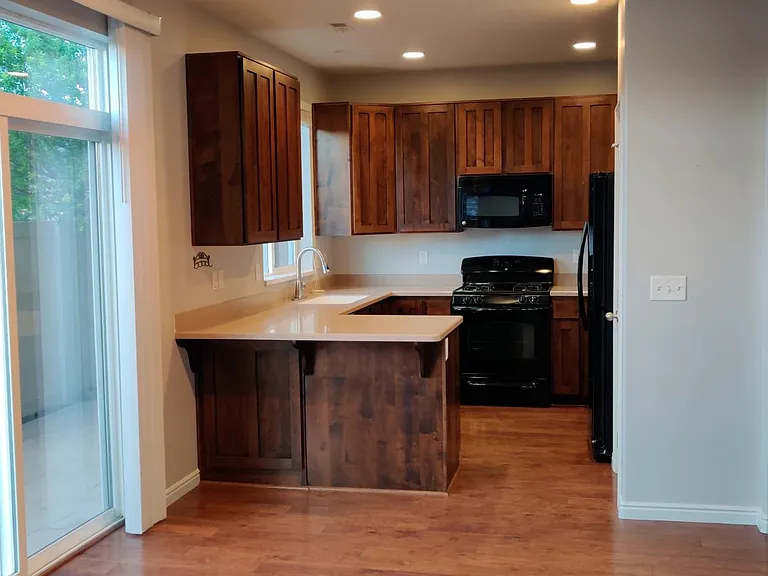 1077 N Kettering Dr — Photo 11