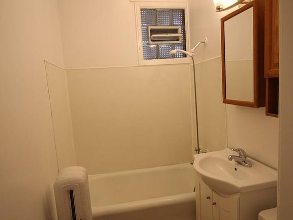 3rd image of 3925 W Schubert Ave #1