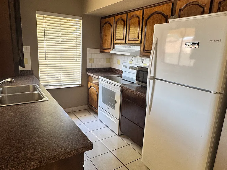 1770 W 25th Ln — Photo 10