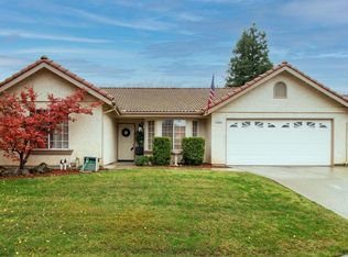 2462 Stuart Ave, Clovis, CA 93611
