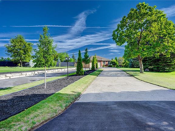4th image of 11 Cecil Kennedy Ct