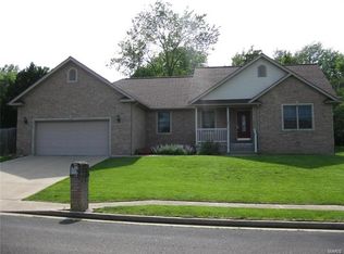 1106 Honeysuckle Ln, Rolla, MO 65401