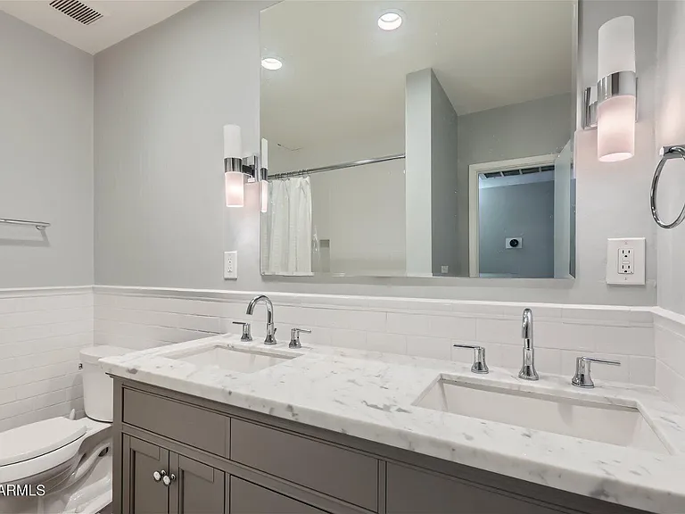 5420 N 82nd St — Photo 10