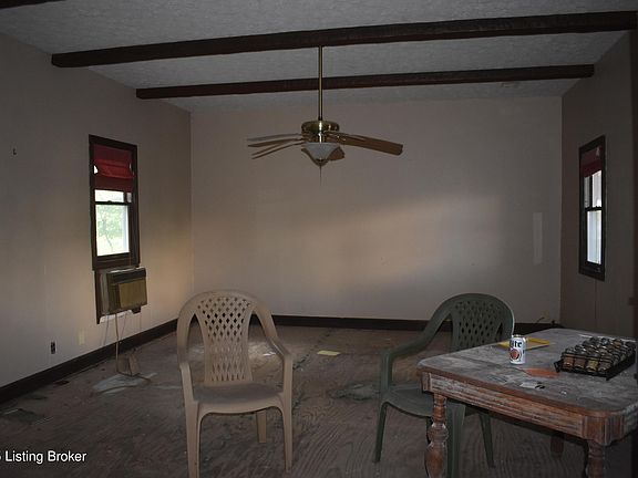 5th image of 209 Railroad Ave