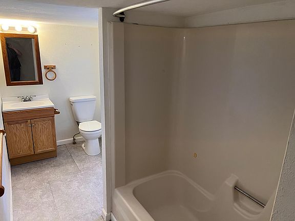 5th image of 702 Sewickley Ave APT A