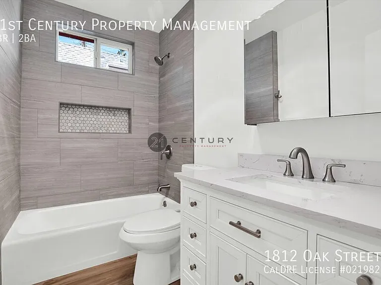 1812 Oak St — Photo 16