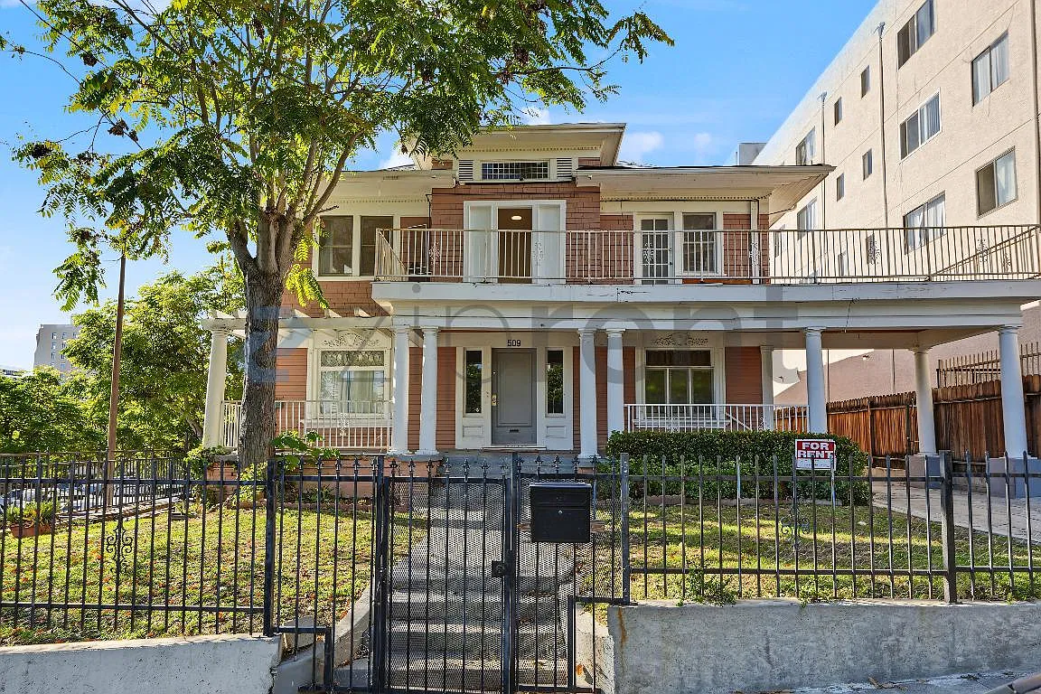 4 bed, 1900 sqft, $3,500 — Photo 1