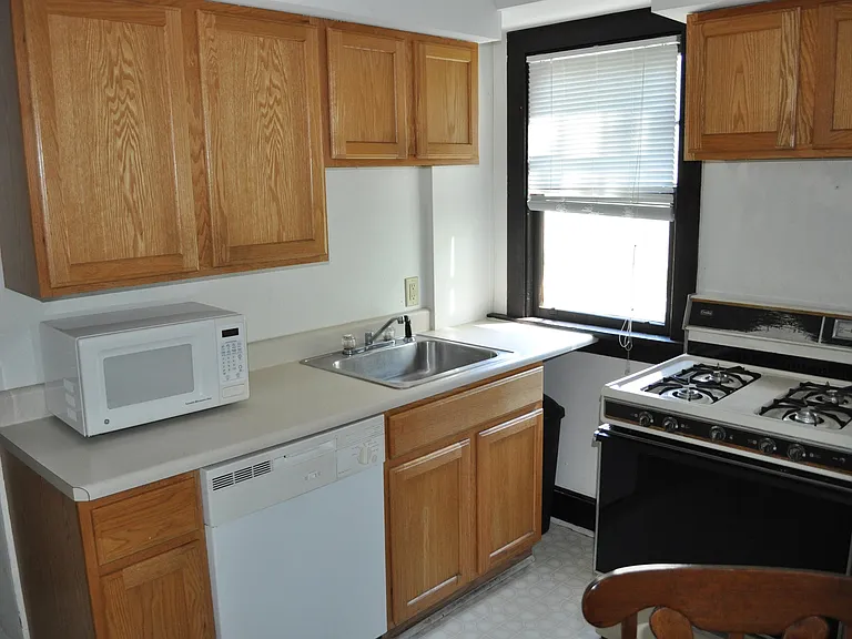 114 Highland Pl #3 — Photo 3