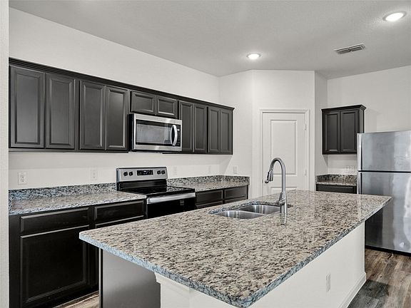 4th image of 809 Cherry Blossom St