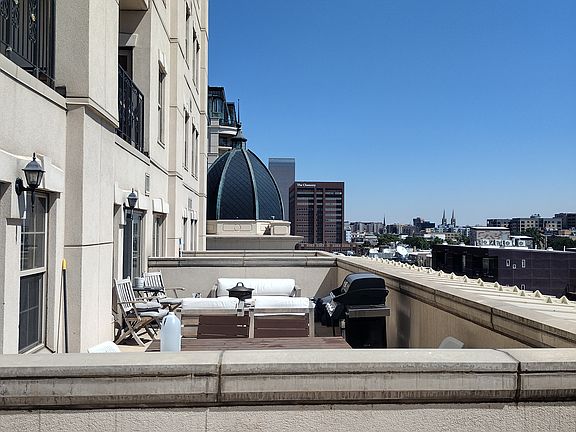 4th image of 925 N Lincoln St APT 7H