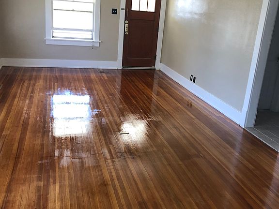 3rd image of 17 Cottonwood Ave