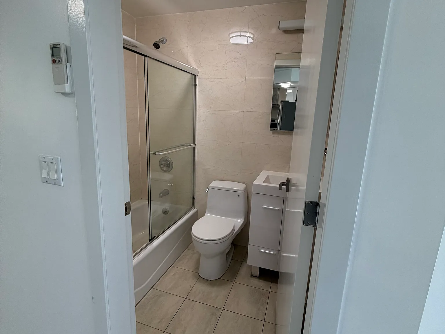 4 bed, 2000 sqft, $4,800 — Photo 3