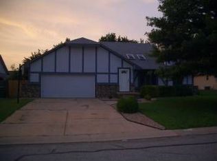 1606 Cresthill Rd, Derby, KS 67037