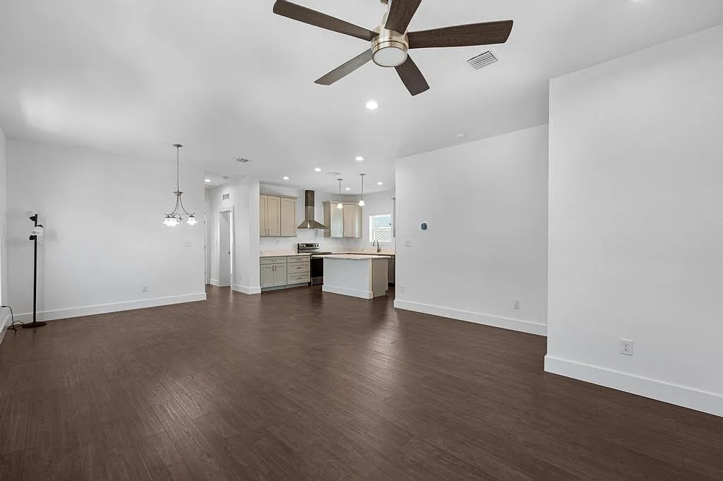 4 bed, 2000 sqft, $6,000 — Photo 4