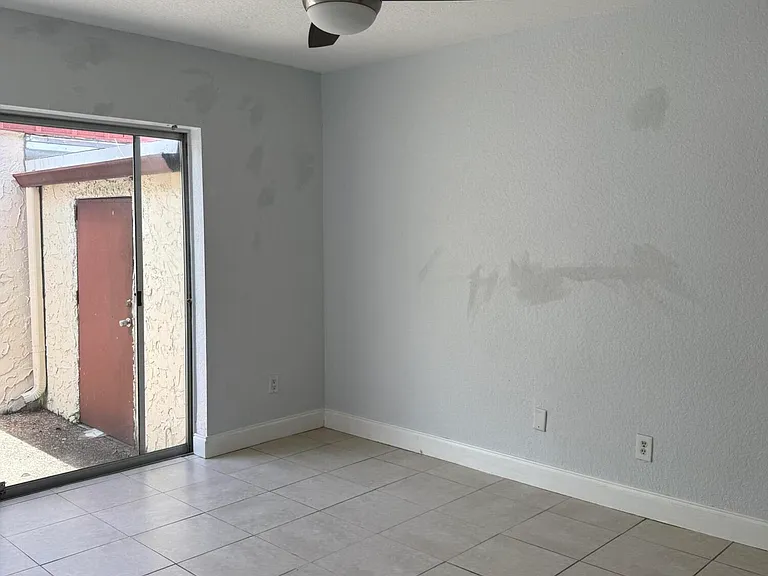 9640 NW 65th St #D10 — Photo 13