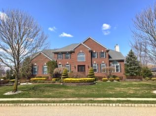 5 Woodmere Rd, Monroe Township, NJ 08831
