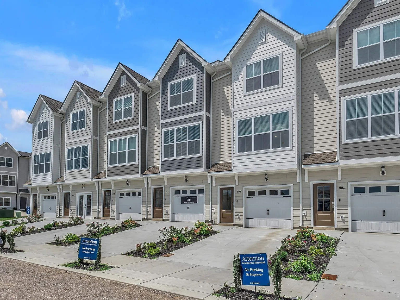 2 bed, 2.5 bath, 1089 sqft, $1,695 — Photo 1