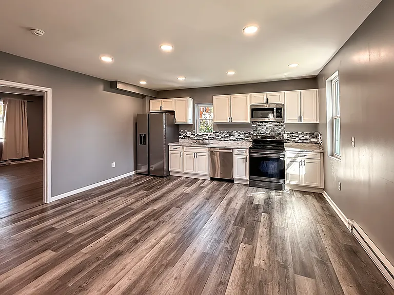 305 Willow St #R — Photo 11