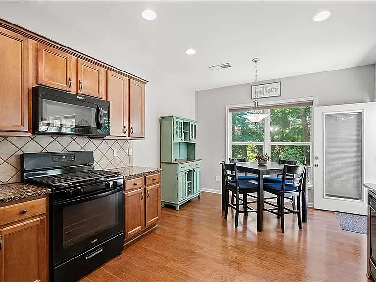 5825 Weddington Dr — Photo 10