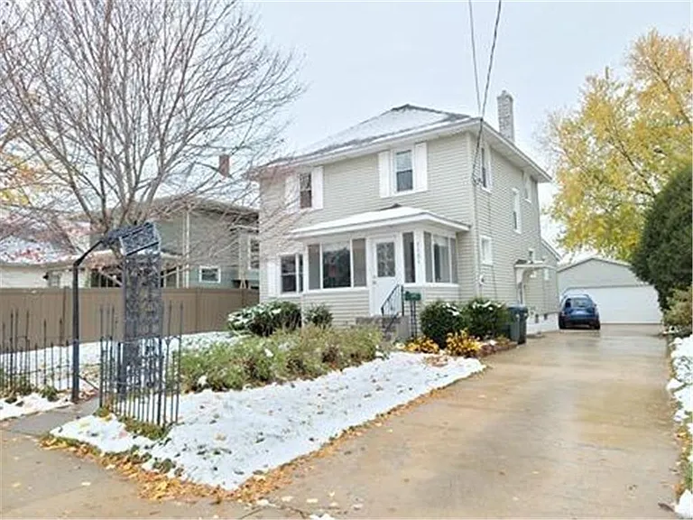 1121 E Center St — Photo 1