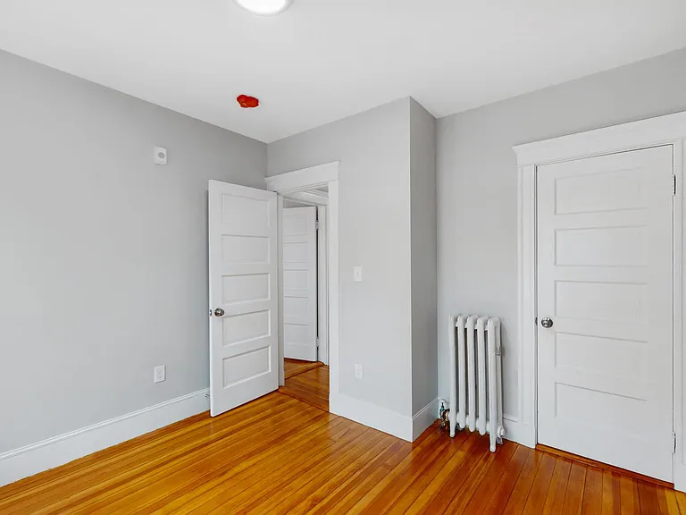 8 Brastow Ave #3L — Photo 8
