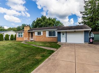 11094 Fairview Dr, Lancaster, NY 14086