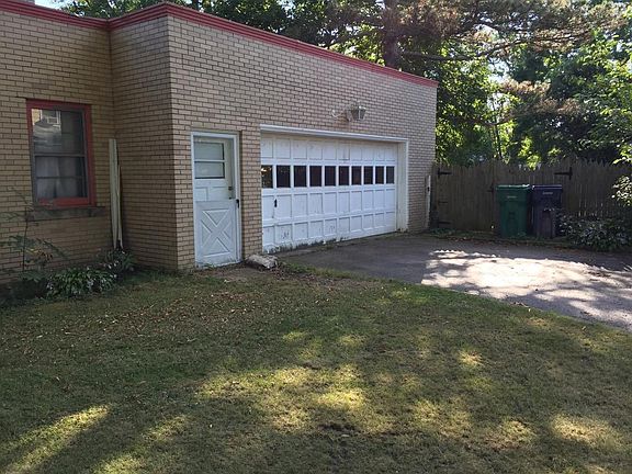Garage/Driveway