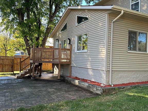 5th image of 431 W Luverne St