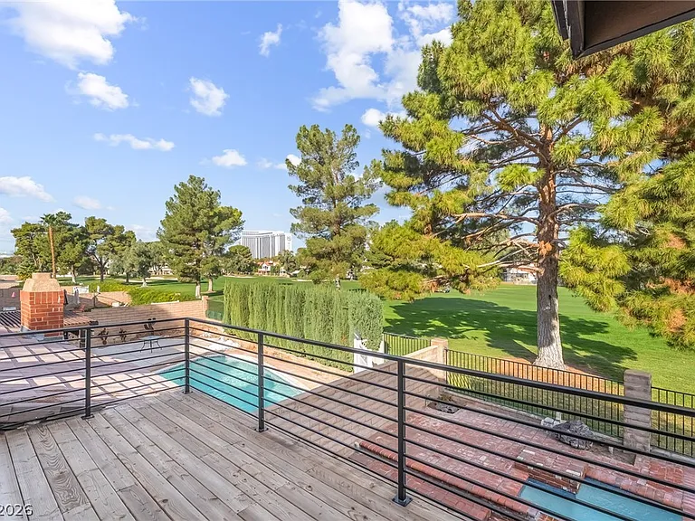 968 Pinehurst Dr — Photo 48