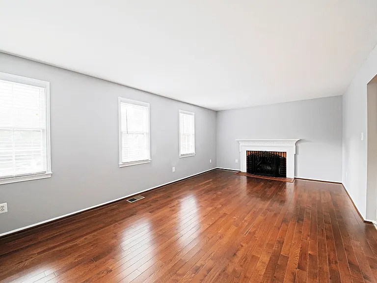 3334 Webley Ct — Photo 4