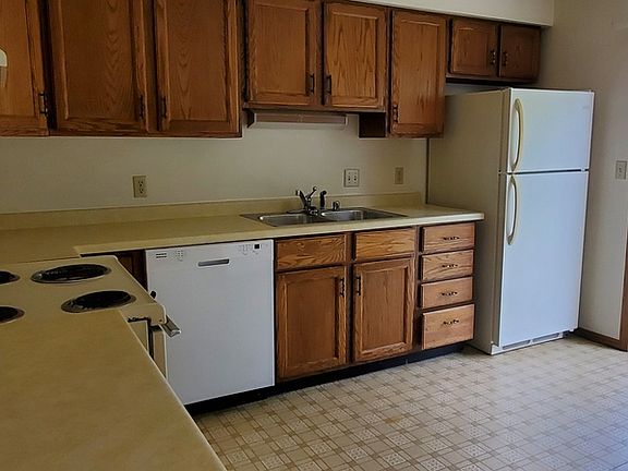 3rd image of 1336-1342 Honeysuckle Ln #1336