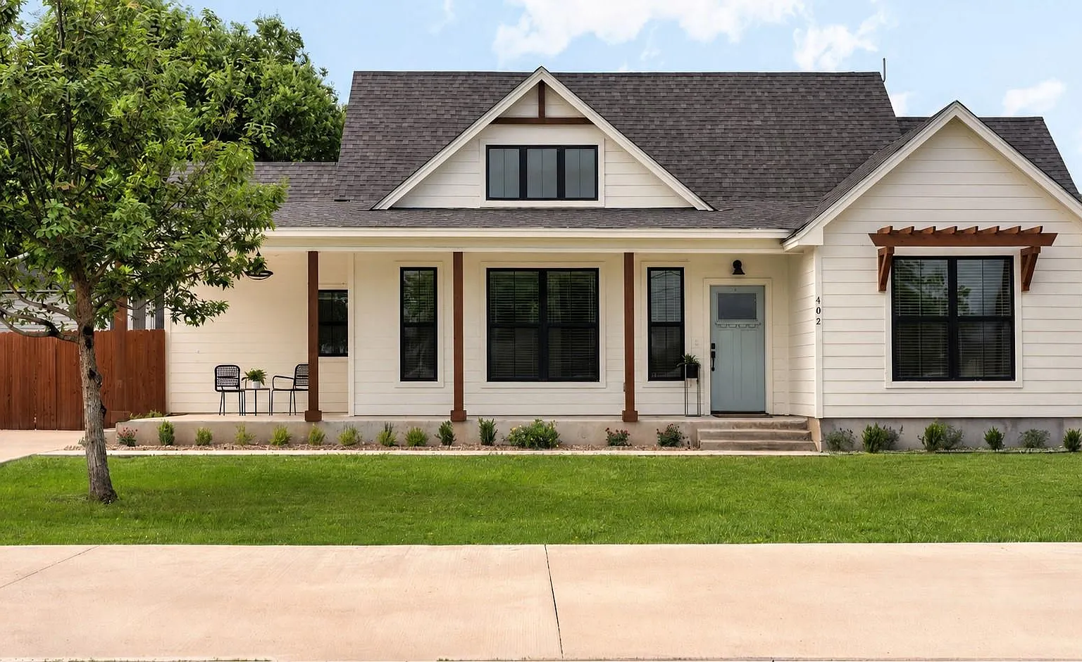 3 bed, 2.0 bath, 1600 sqft, $2,850 — Photo 1