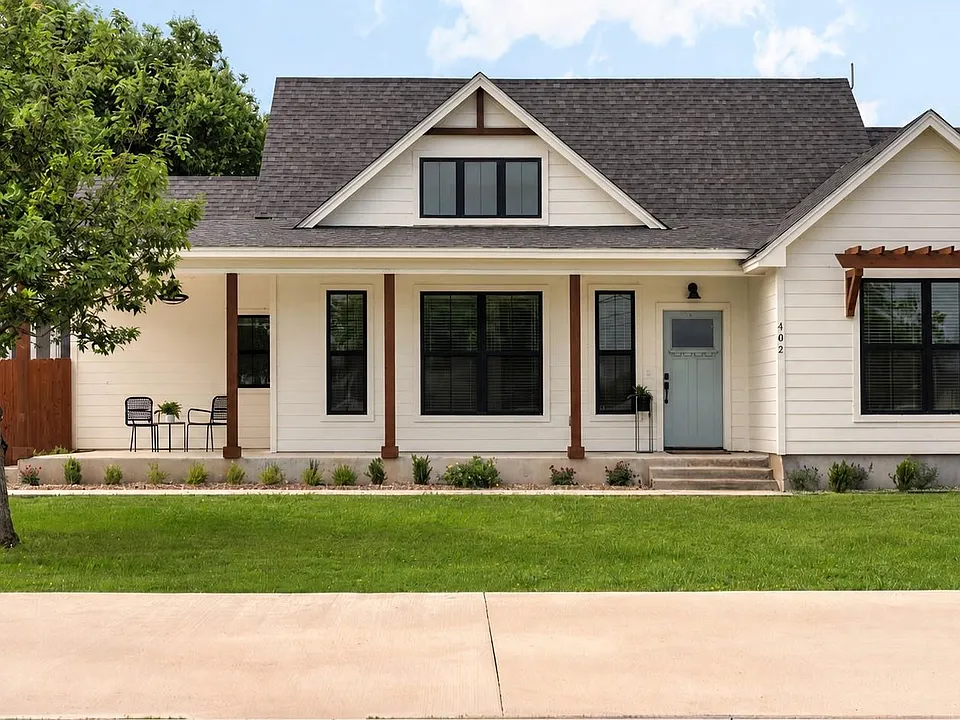 402 E Ash Dr