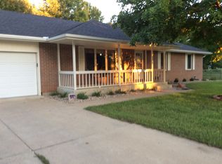 410 S 9th St, Osage City, KS 66523