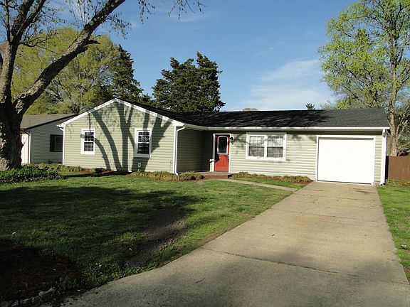 3rd image of 992 Cedar Forest Dr